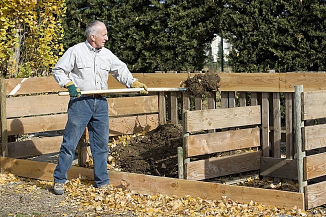 Compost obligatoire : comment dissimuler son bac pour en faire un atout  déco dans le jardin ? - Le Parisien